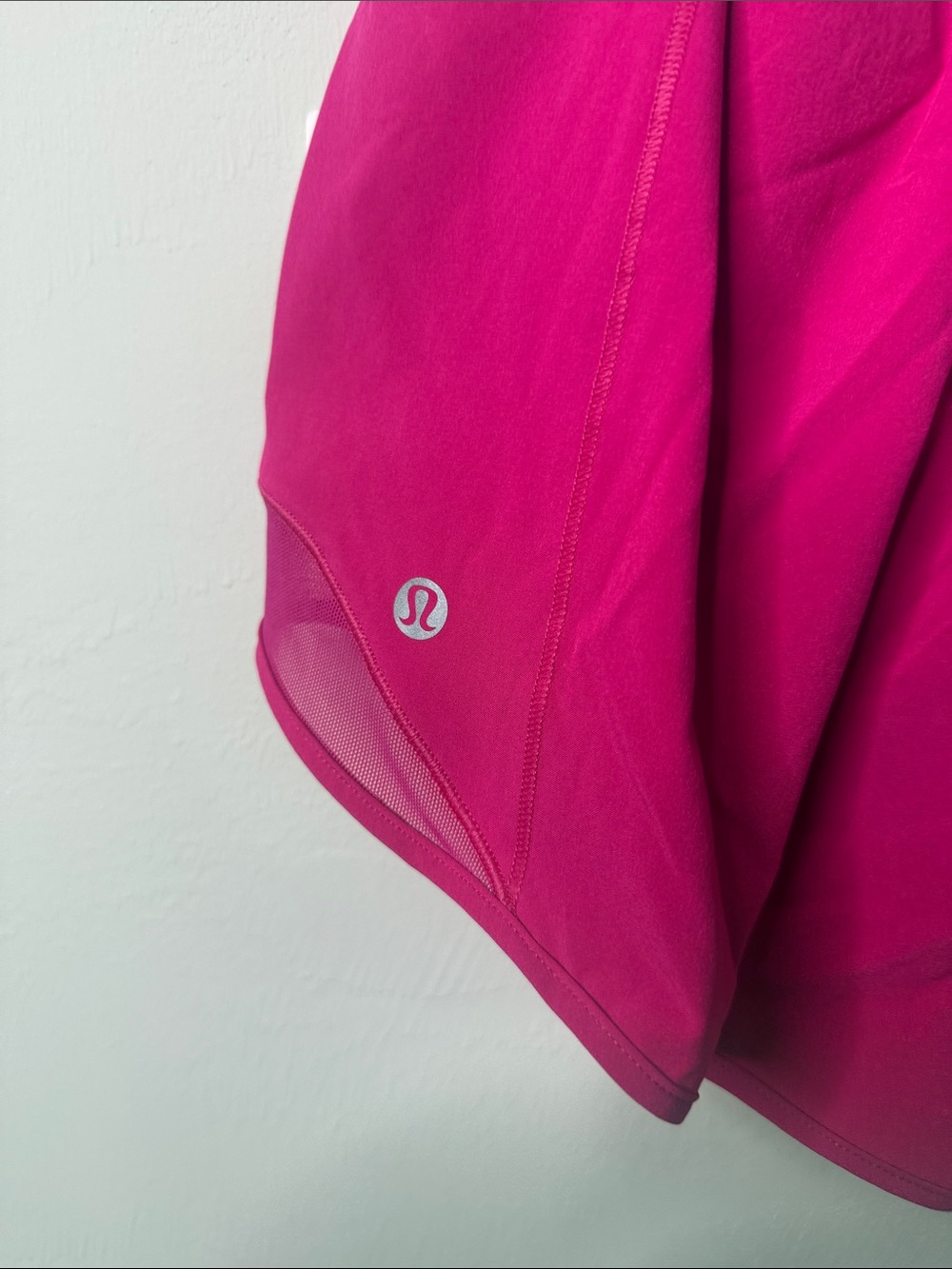 Lululemon Hotty Hot LR Short 2.5” *lined - Picture 3 of 5